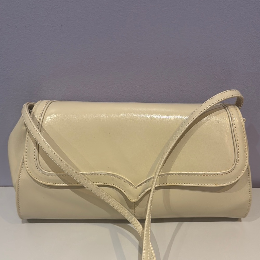 Elegant Cream Shoulder Bag - Picture 4 of 9